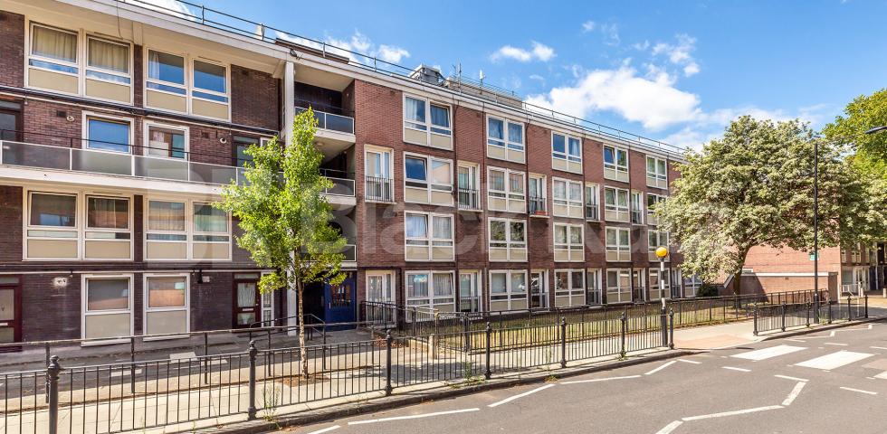 			UNDER OFFER!, 3 Bedroom, 1 bath, 1 reception Flat			 Stanhope Street, CAMDEN - EUSTON